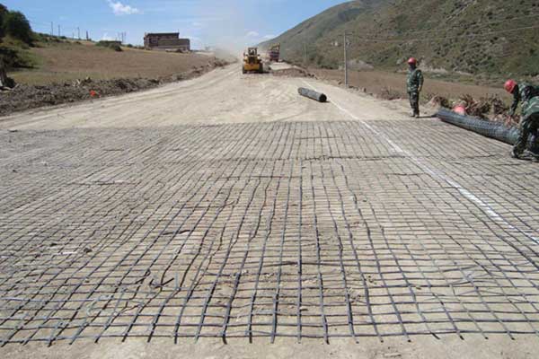 Benefits of Using Geogrids for Soil Reinforcement