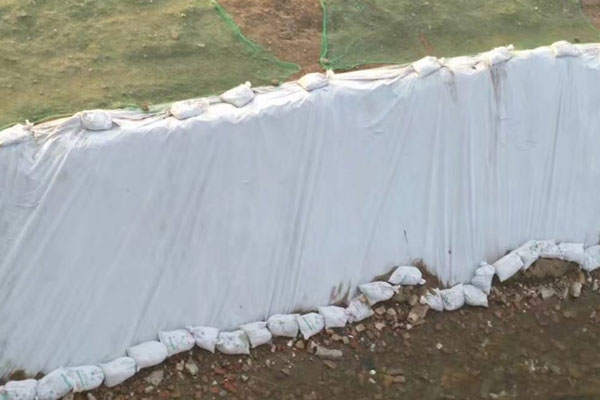 Key Functions of Geotextile Fabric in Retaining Walls